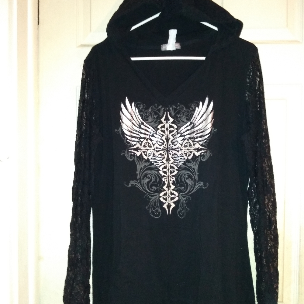 Hooded tee
